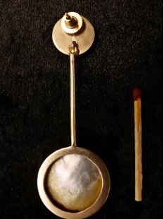 1 Paar Designer Ohrstecker 40 mm Perlmutt auf Messing vergoldet Lailah No.01