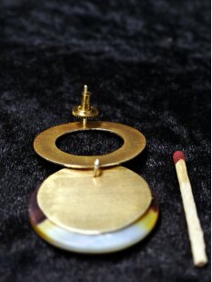 1 Paar Designer Ohrstecker 60 mm Perlmutt auf Messing vergoldet Lailah No.08