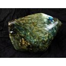 LA50 Labradorit Madagaskar polychrom Freeform poliert 9700 g 25 x 20 cm