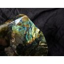 LA50 Labradorit Madagaskar polychrom Freeform poliert 9700 g 25 x 20 cm