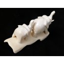 Knochenfigur Elefantenpaar 12 cm = Code E
