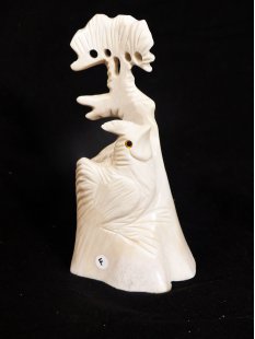 Knochenfigur Hahn am Baum14 cm = Code F